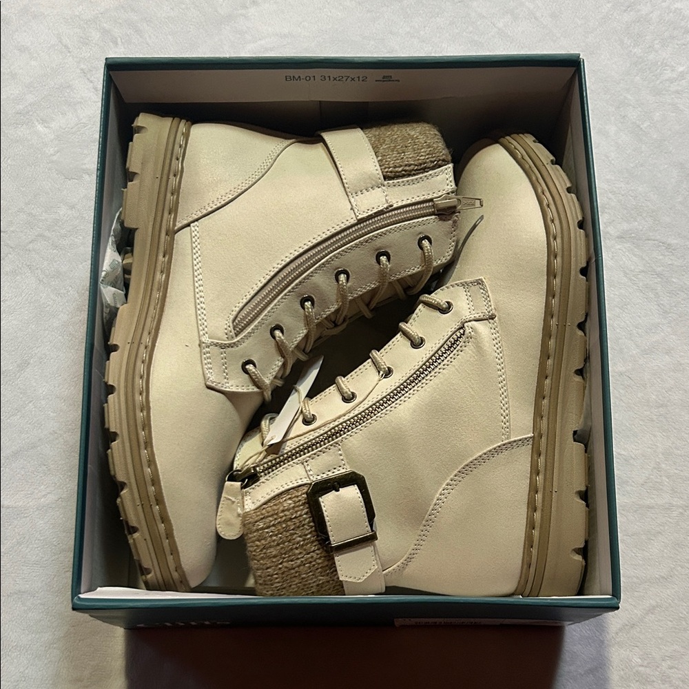 Cliffs Kelsie boot Cream Lace-Up Ankle Boots